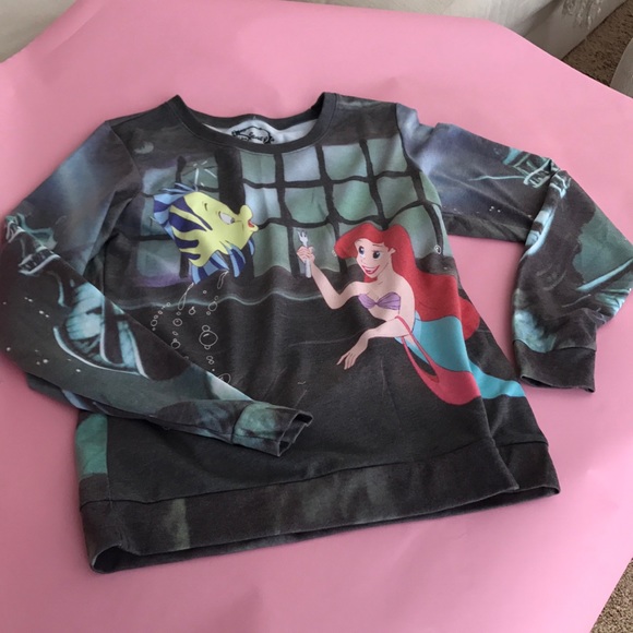 Hot Topic Tops - Hot Topic sweatshirt